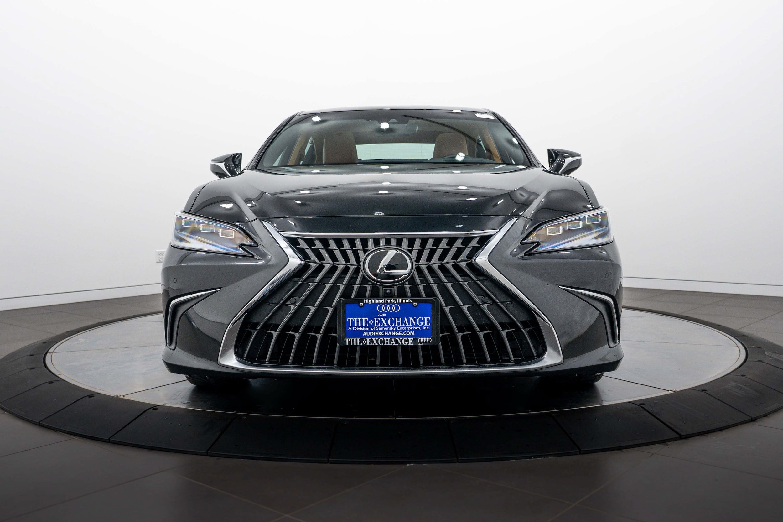 Used 2023 Lexus ES 300h Ultra Luxury w/ Accessory Package (Z2) FWD image 25