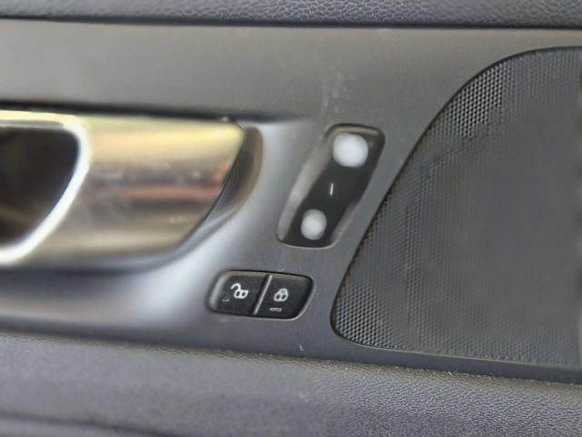 Used 2025 Volvo S60 B5 Plus image 27