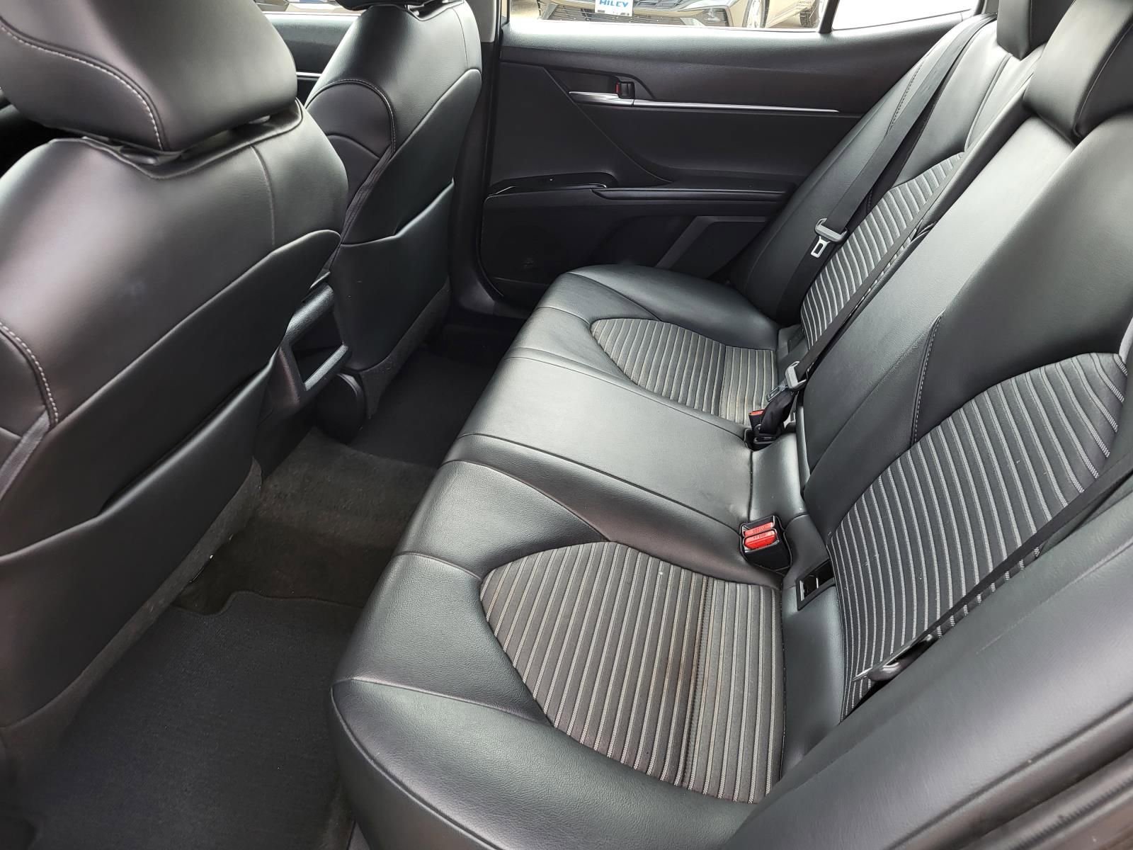 Used 2020 Toyota Camry SE image 11