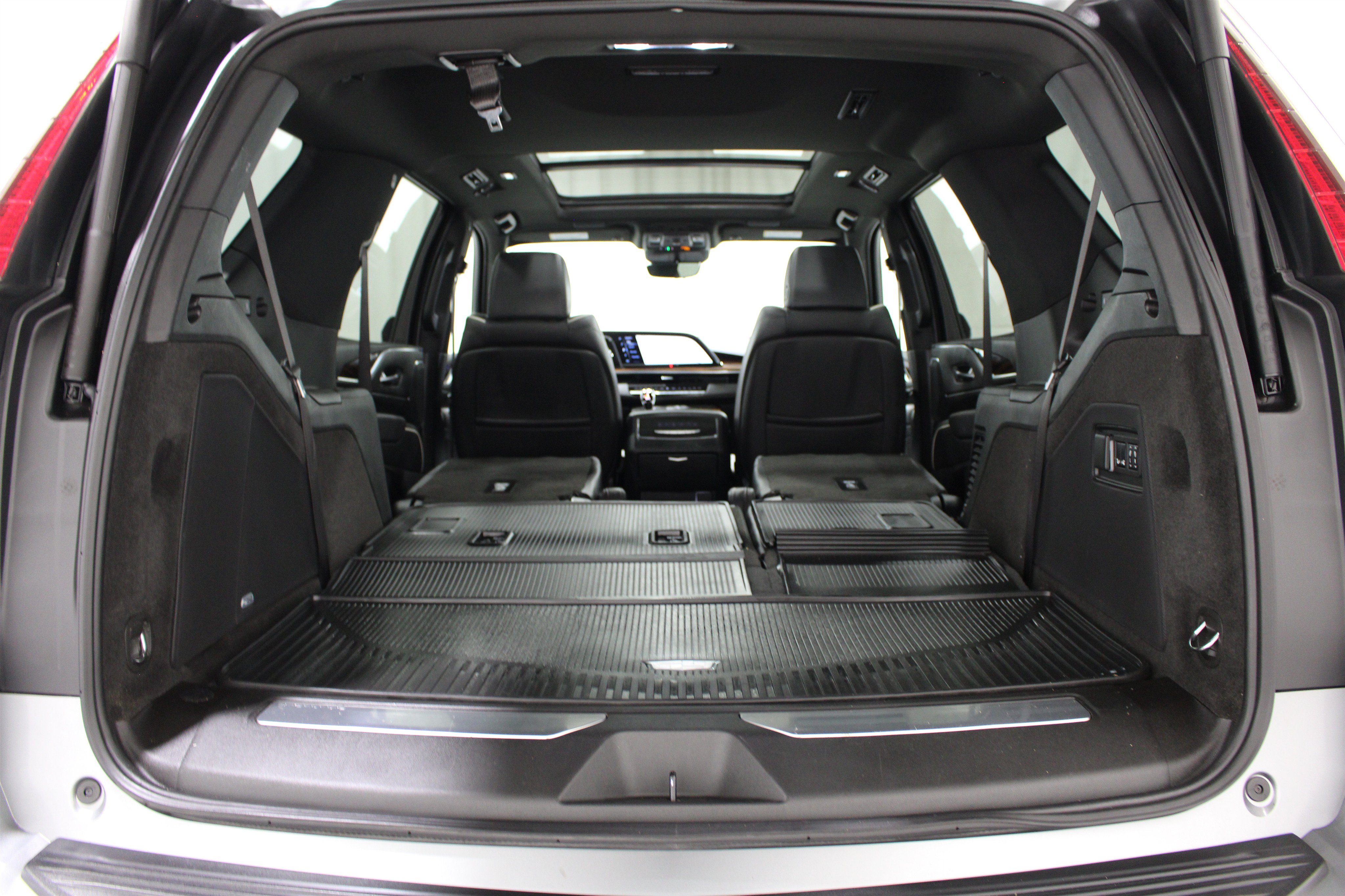 Certified 2024 Cadillac Escalade Premium Luxury w/ Performance Package AWD/4WD image 25
