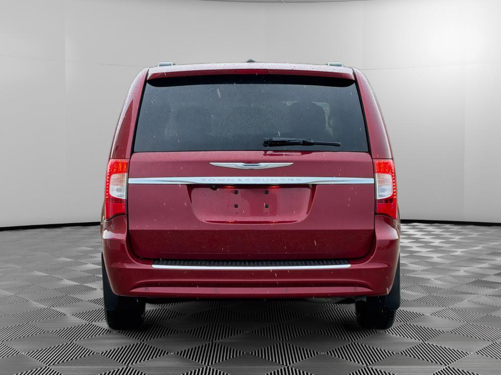 Used 2012 Chrysler Town & Country Touring-L w/ Driver Convenience Group FWD image 3