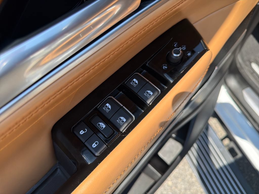 Used 2023 Jeep Grand Wagoneer L Series III AWD/4WD image 11