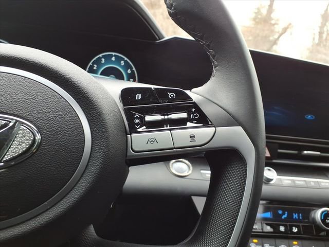 Used 2023 Hyundai Elantra Limited image 21