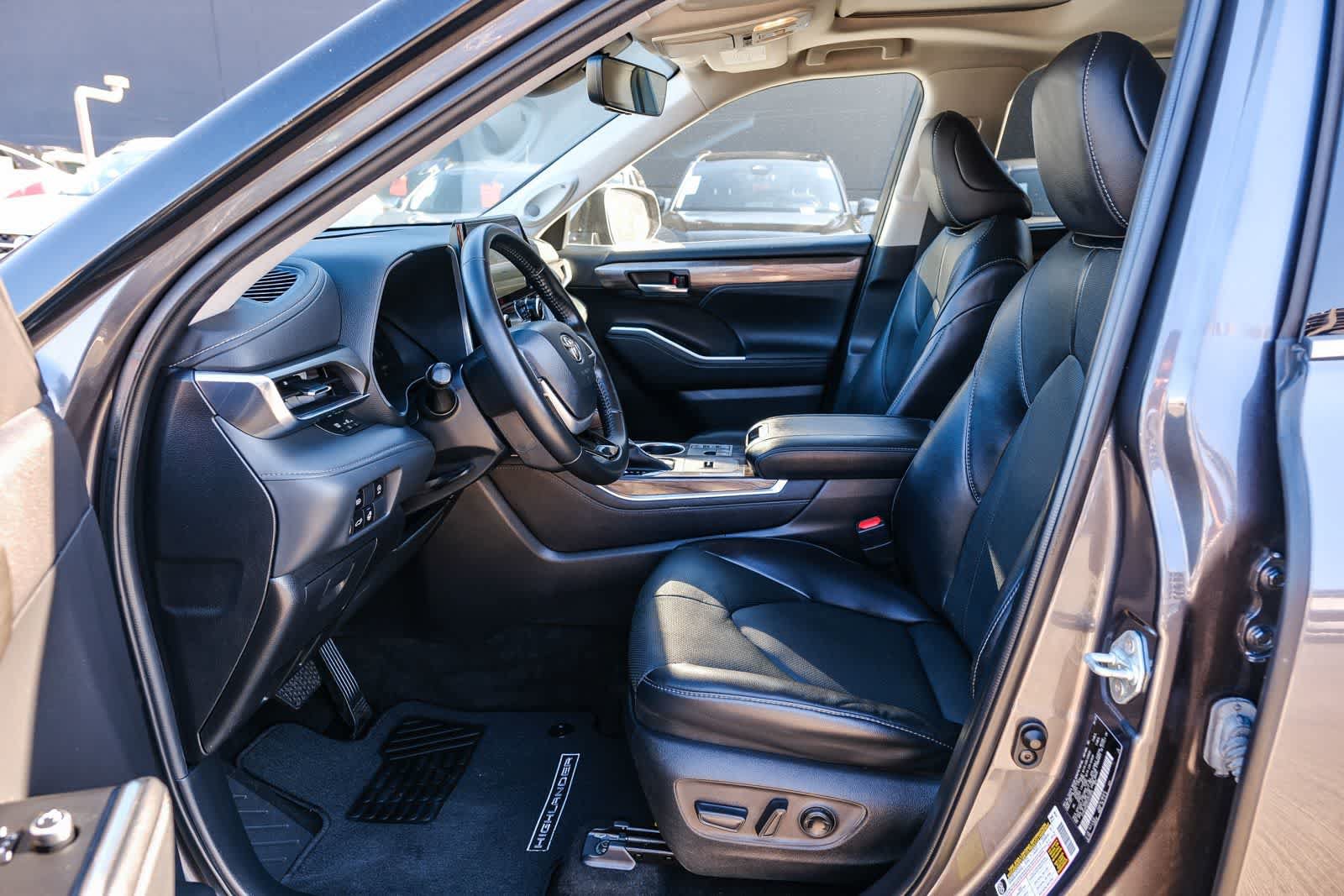 Used 2023 Toyota Highlander Limited FWD image 22