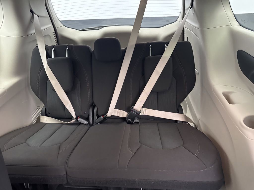 Used 2020 Chrysler Pacifica Touring image 38