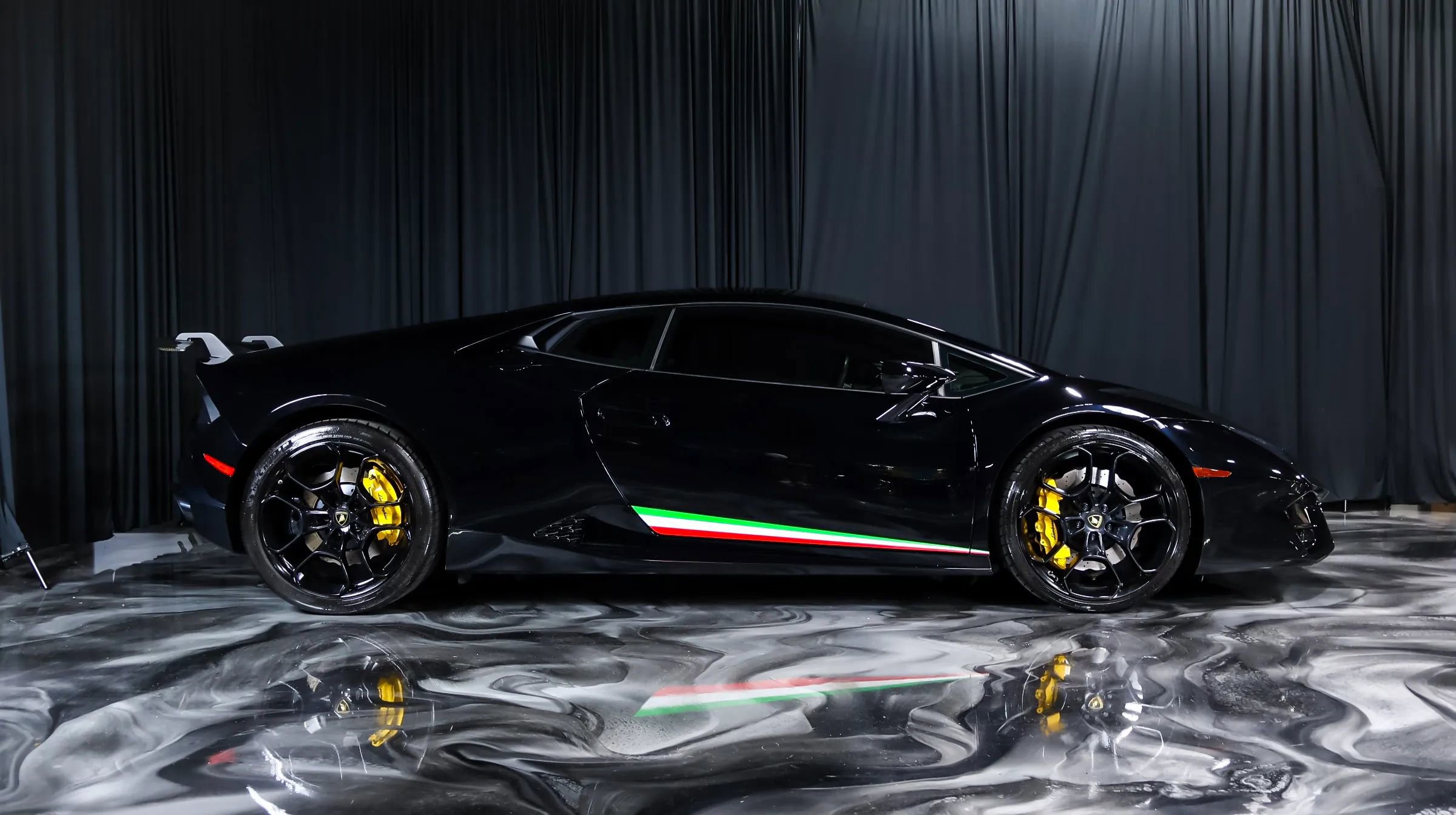 Used 2018 Lamborghini Huracan LP 580-2 RWD image 2
