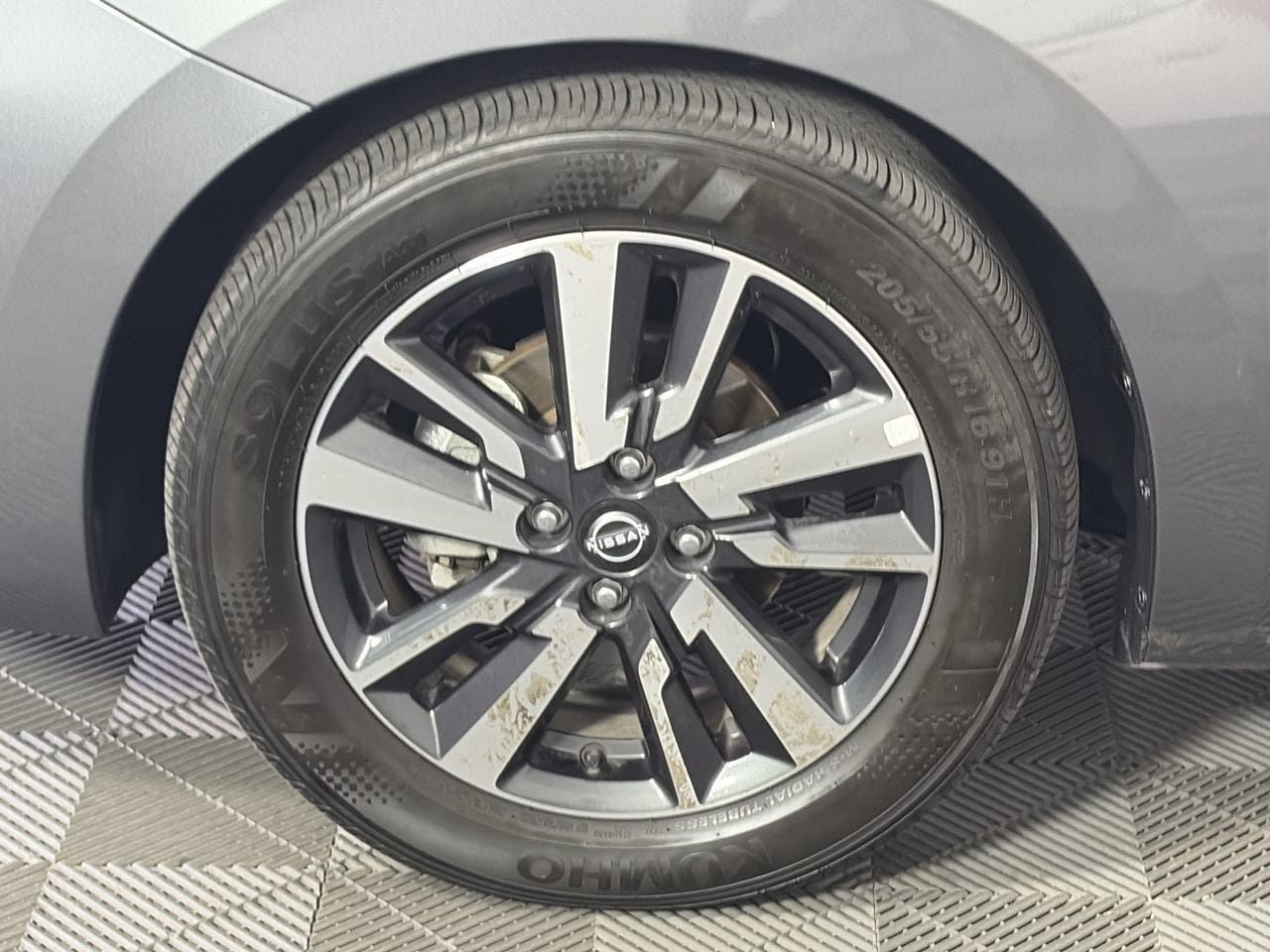 Used 2025 Nissan Versa SV FWD image 10