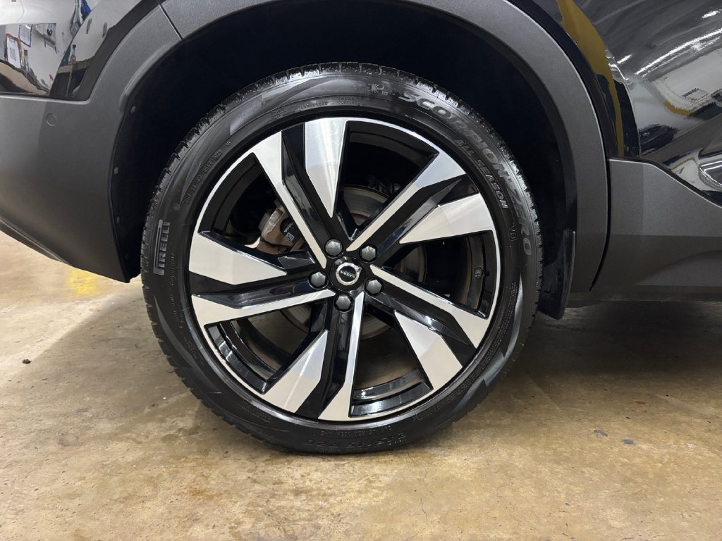 Certified 2024 Volvo XC40 B5 Ultimate w/ Protection Package Premier AWD/4WD image 39