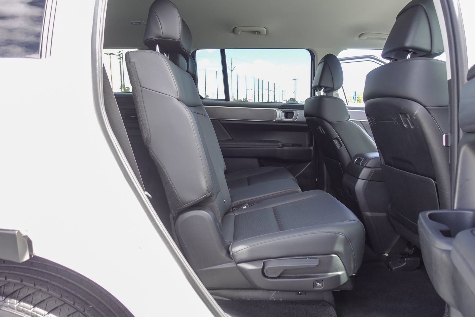 Used 2025 Hyundai Santa Fe SEL AWD/4WD image 14