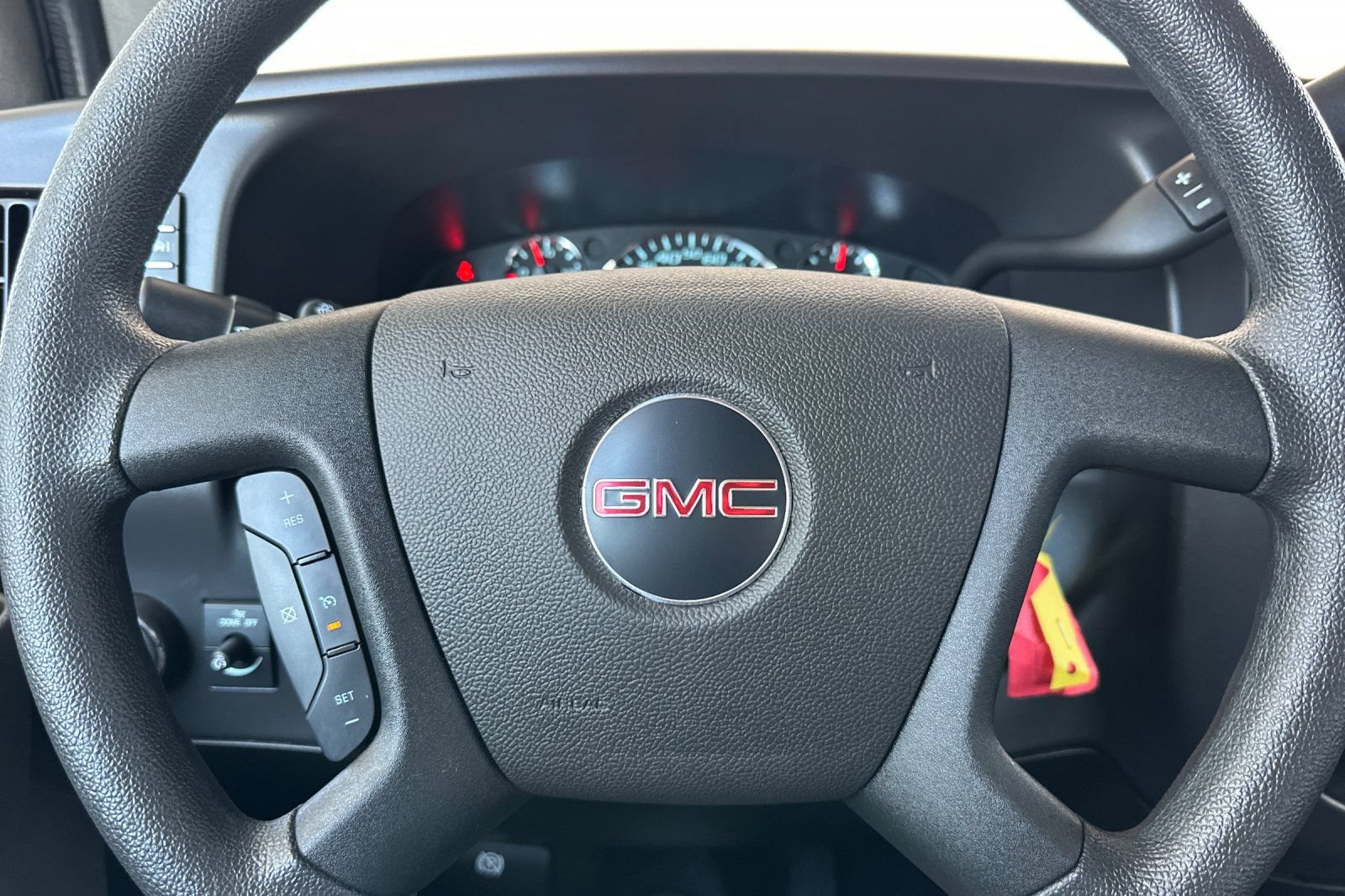 Certified 2025 GMC Savana 3500 LT w/ LT Preferred Equipment Group RWD image 29