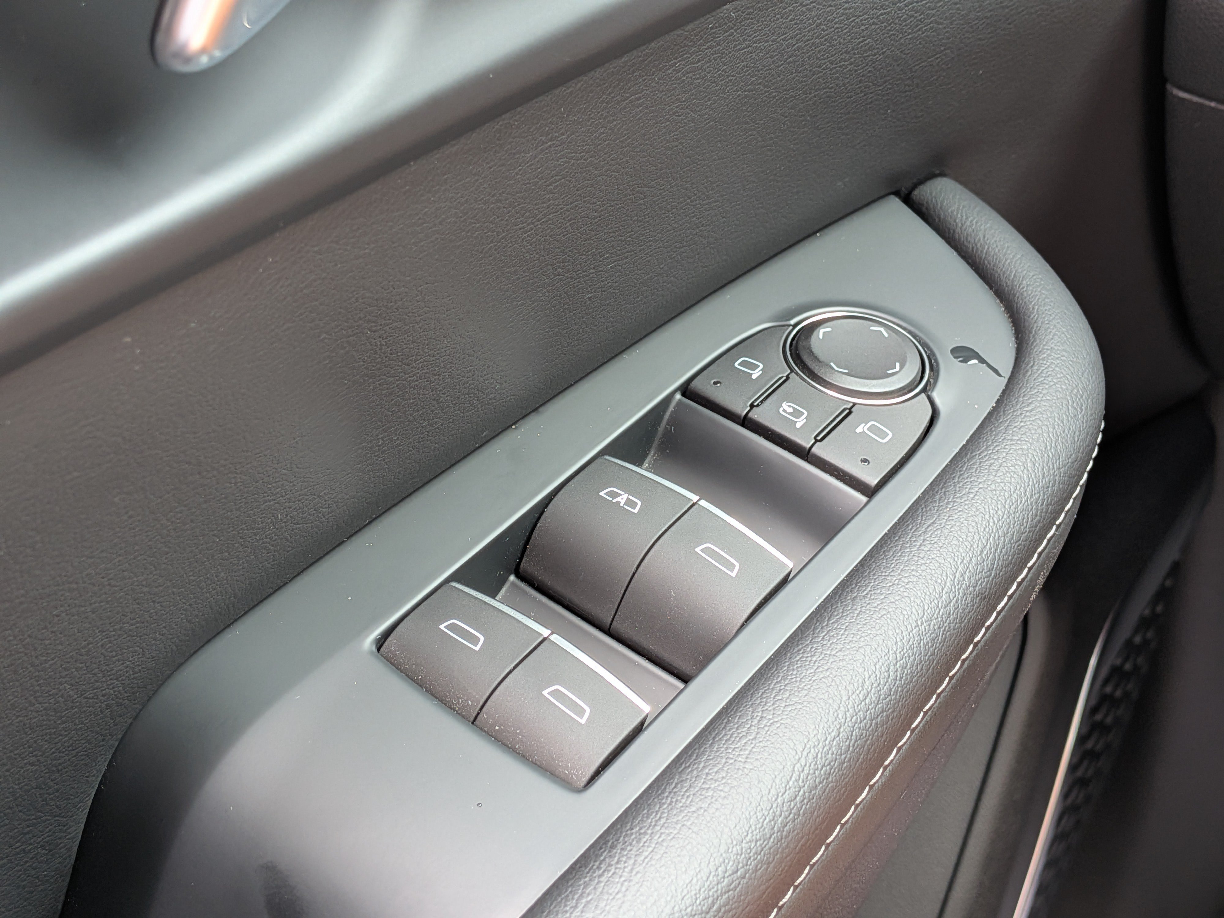 Used 2025 Buick Enclave Avenir w/ Super Cruise Package FWD image 23