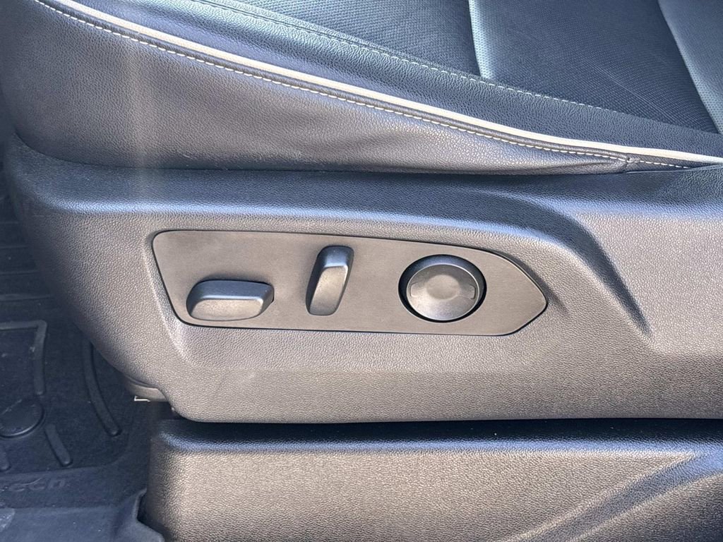 Used 2023 GMC Yukon SLT image 10