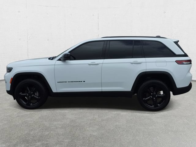 Used 2023 Jeep Grand Cherokee Altitude AWD/4WD image 8