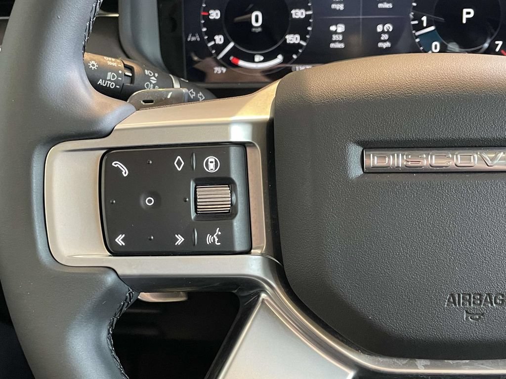 Used 2025 Land Rover Discovery S AWD/4WD image 39