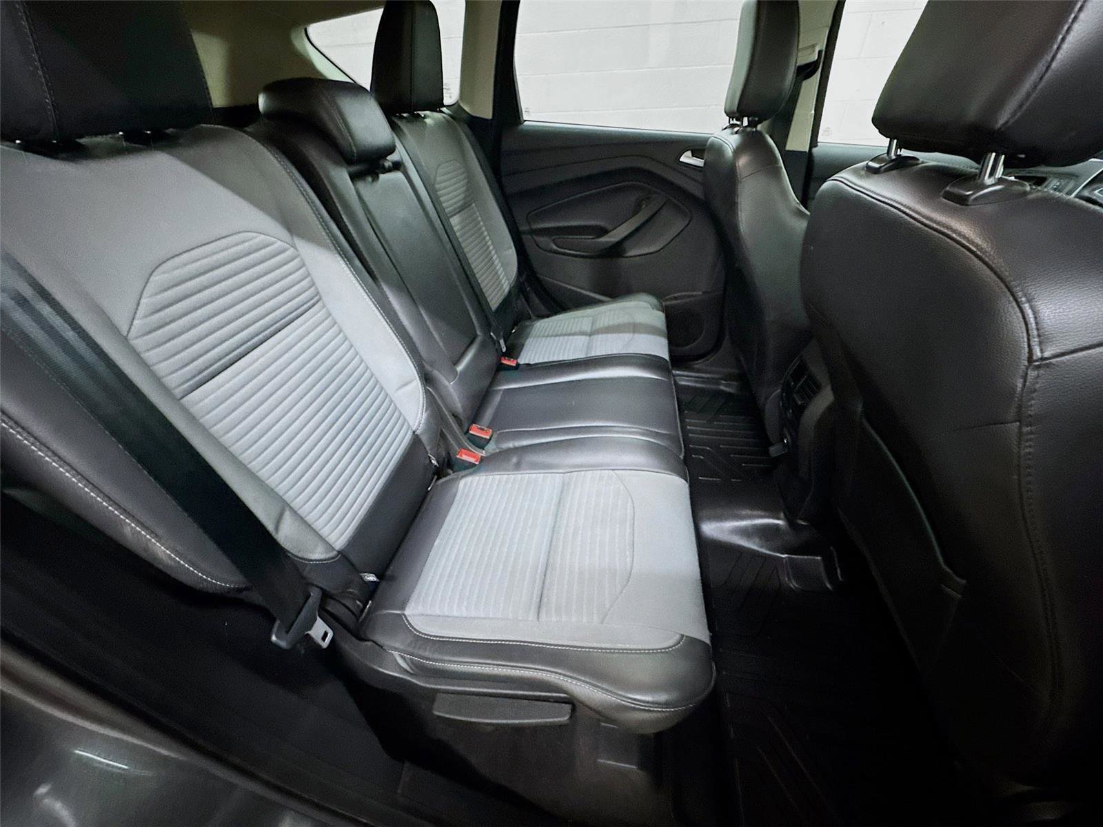 Used 2019 Ford Escape SE image 25