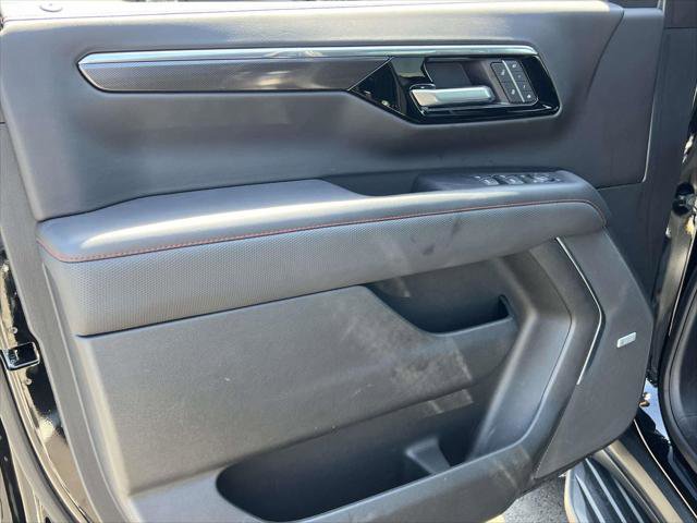 Used 2025 Chevrolet Suburban RST w/ Comfort Package AWD/4WD image 18
