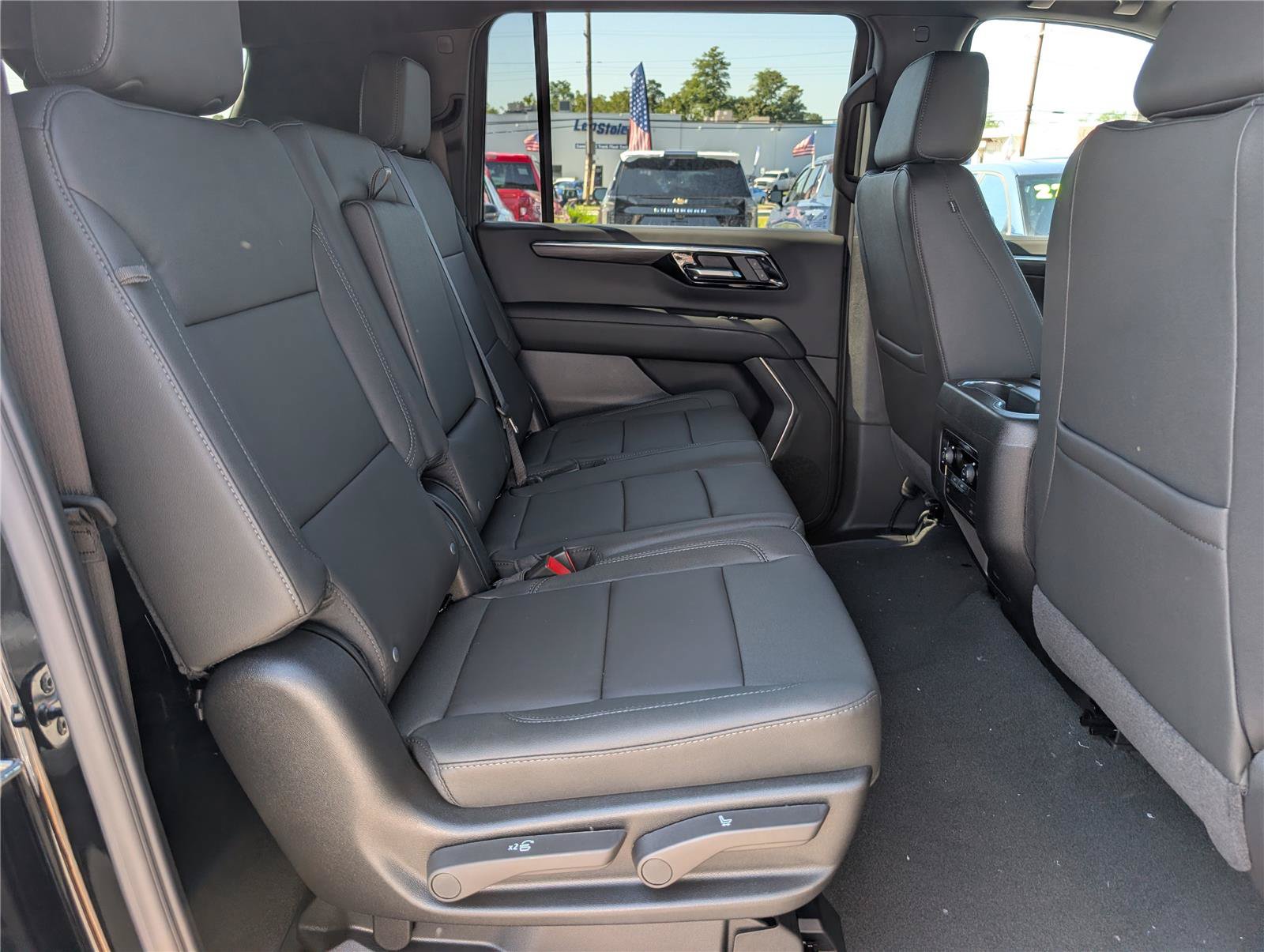 New 2026 Chevrolet Suburban LT w/ Sun And Tow Package AWD/4WD image 8