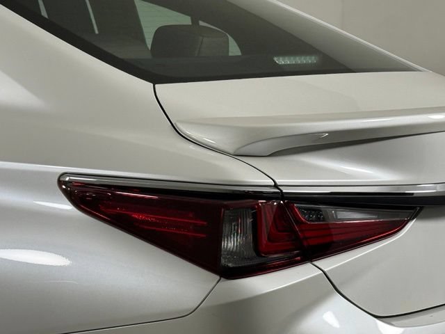 Certified 2025 Lexus ES 300h w/ Premium Package FWD image 18
