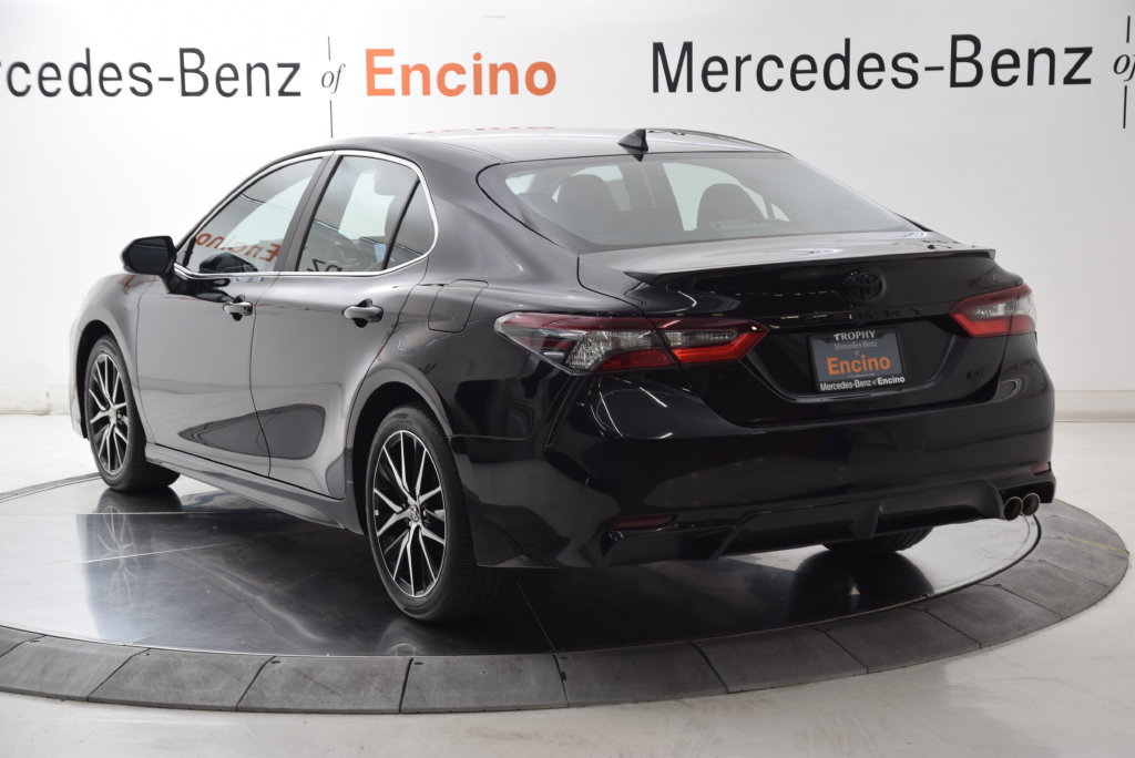 Used 2024 Toyota Camry SE w/ Convenience Package FWD image 4