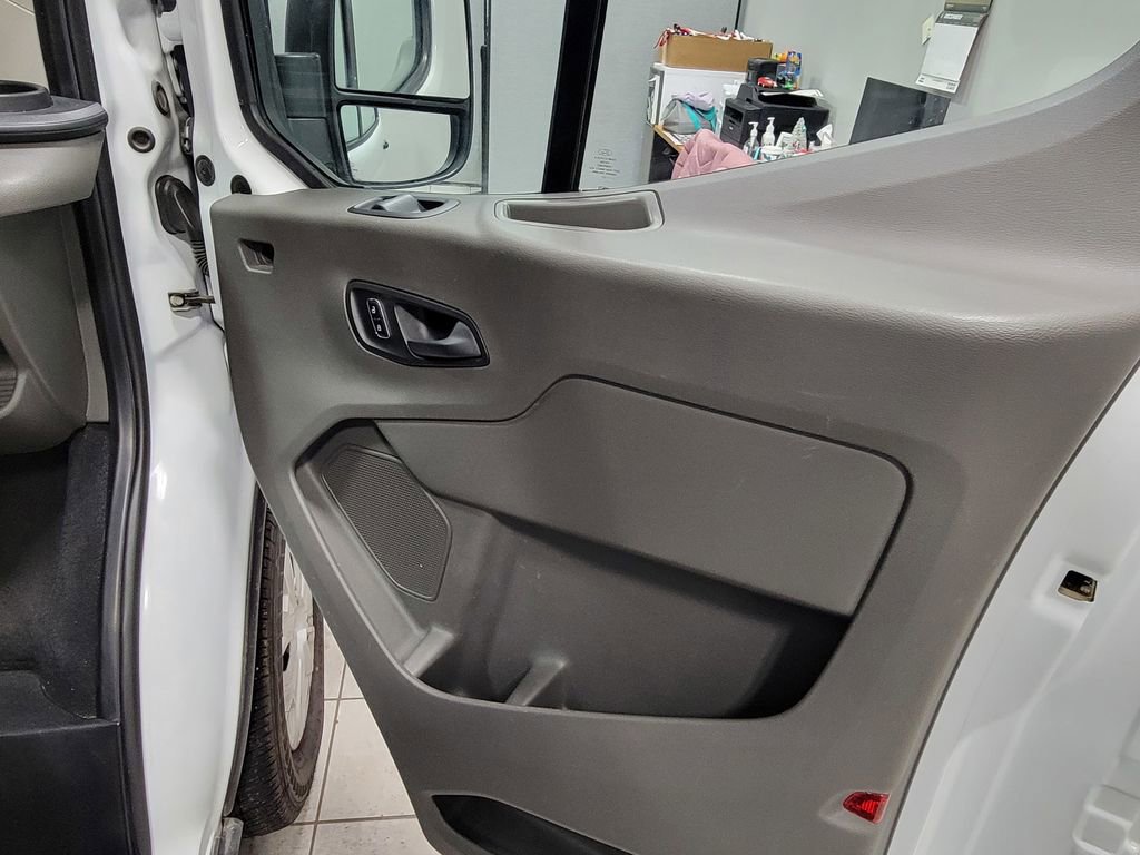 Used 2023 Ford Transit 350 XLT image 28