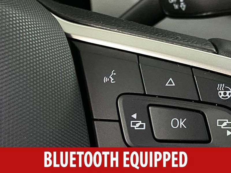 Used 2023 Volkswagen Taos SE w/ Panoramic Sunroof Package FWD image 11
