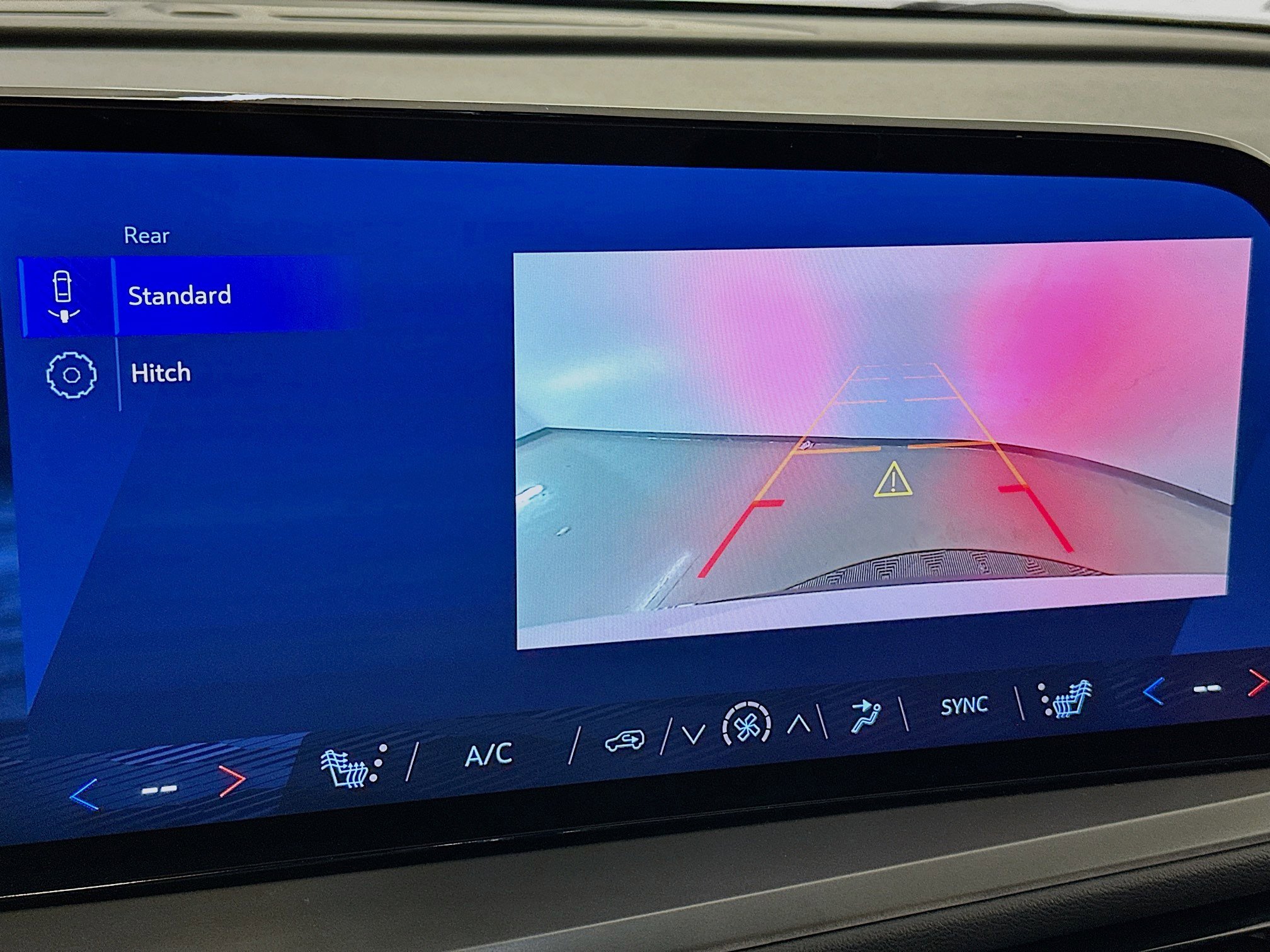 Used 2025 Chevrolet Traverse LT image 23