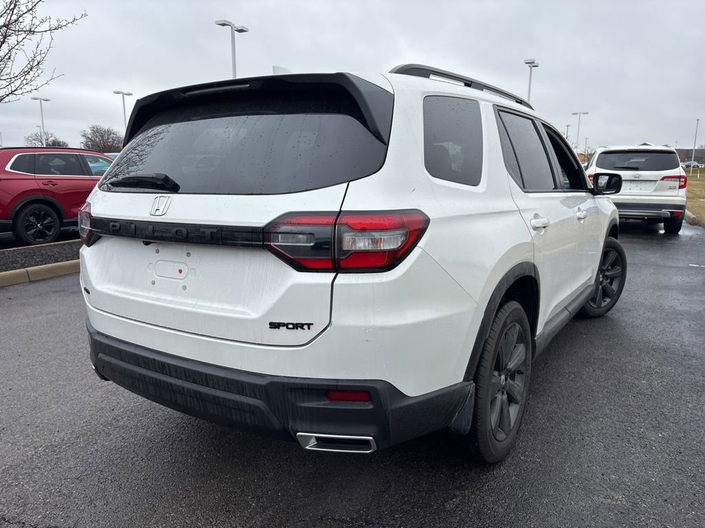 Used 2025 Honda Pilot Sport image 11