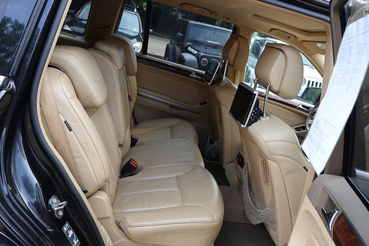 Used 2011 Mercedes-Benz GL 550 4MATIC image 28