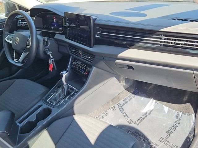 Used 2025 Volkswagen Jetta S image 32