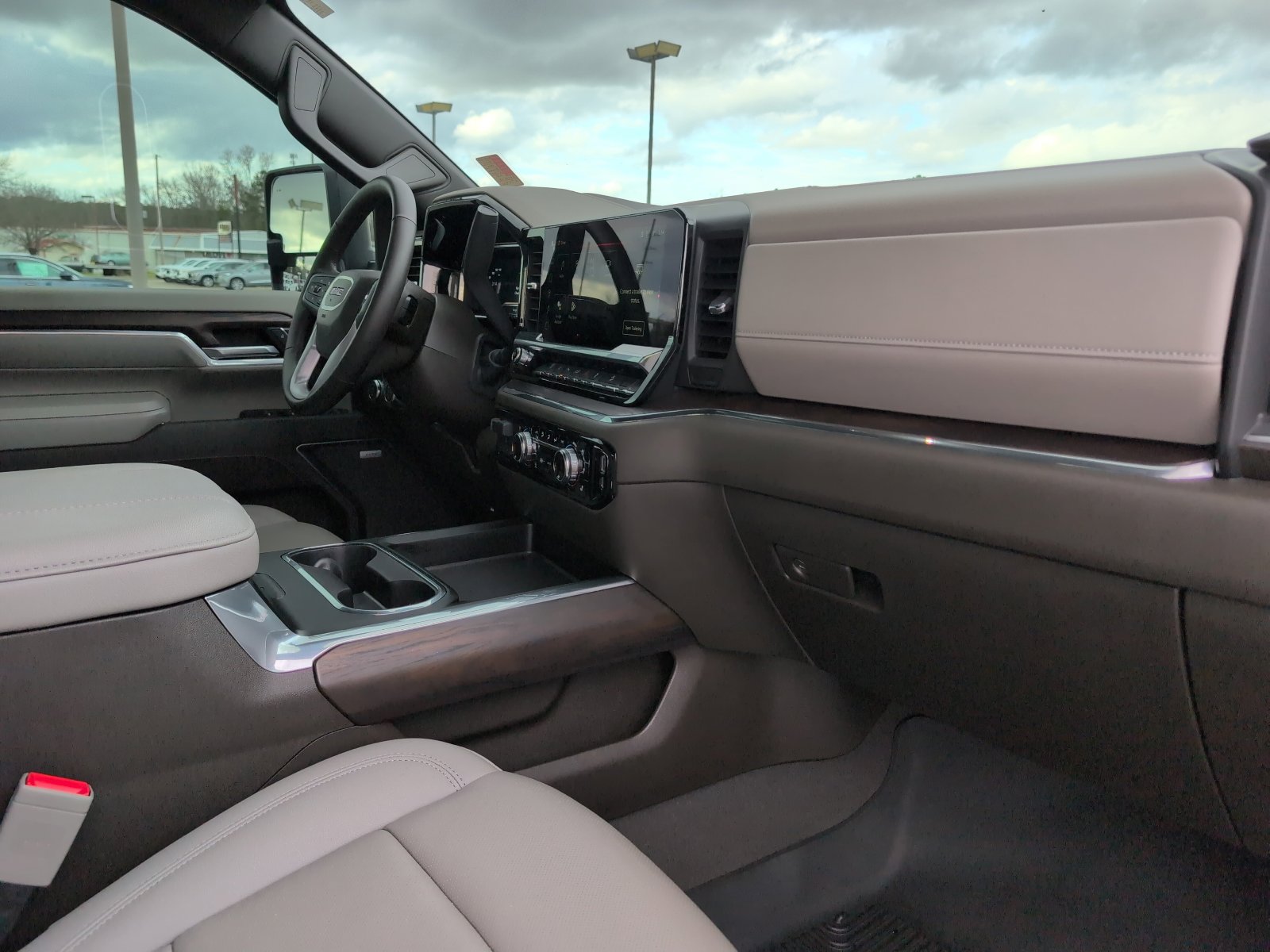 Used 2024 GMC Sierra 2500 SLT w/ SLT Premium Package image 11