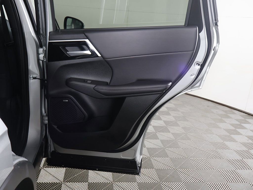 New 2026 Mitsubishi Outlander SE image 28