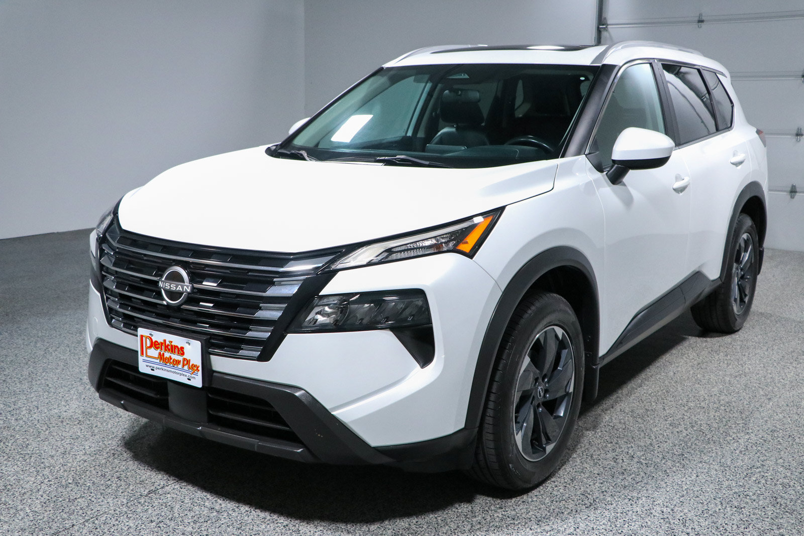 Used 2024 Nissan Rogue SV w/ SV Premium Package FWD image 32