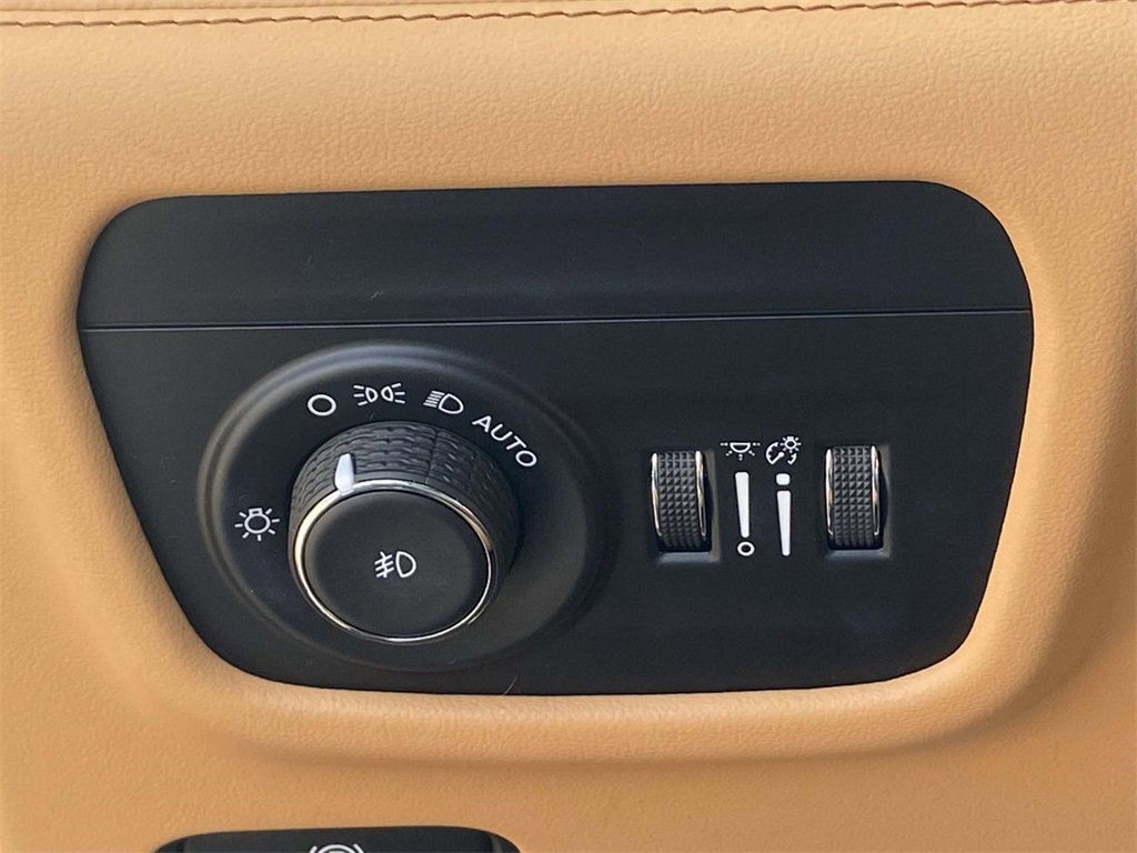 Used 2023 Jeep Grand Cherokee Summit image 29