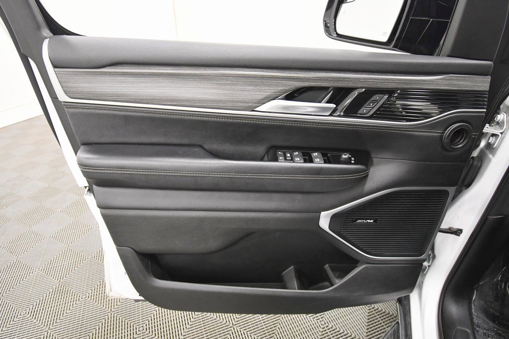 Used 2024 Jeep Wagoneer L Series II w/ Flexible Seating Group image 13