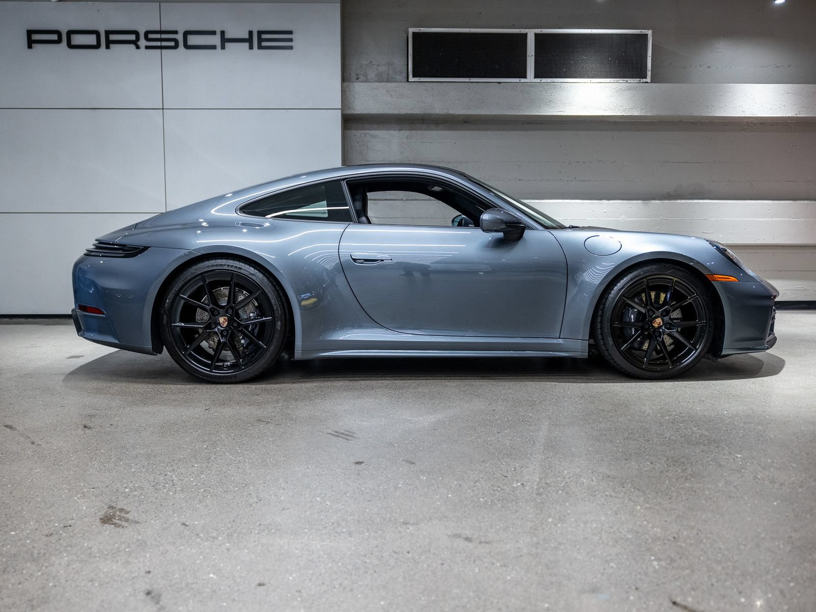 Certified 2026 Porsche 911 Carrera T RWD image 9