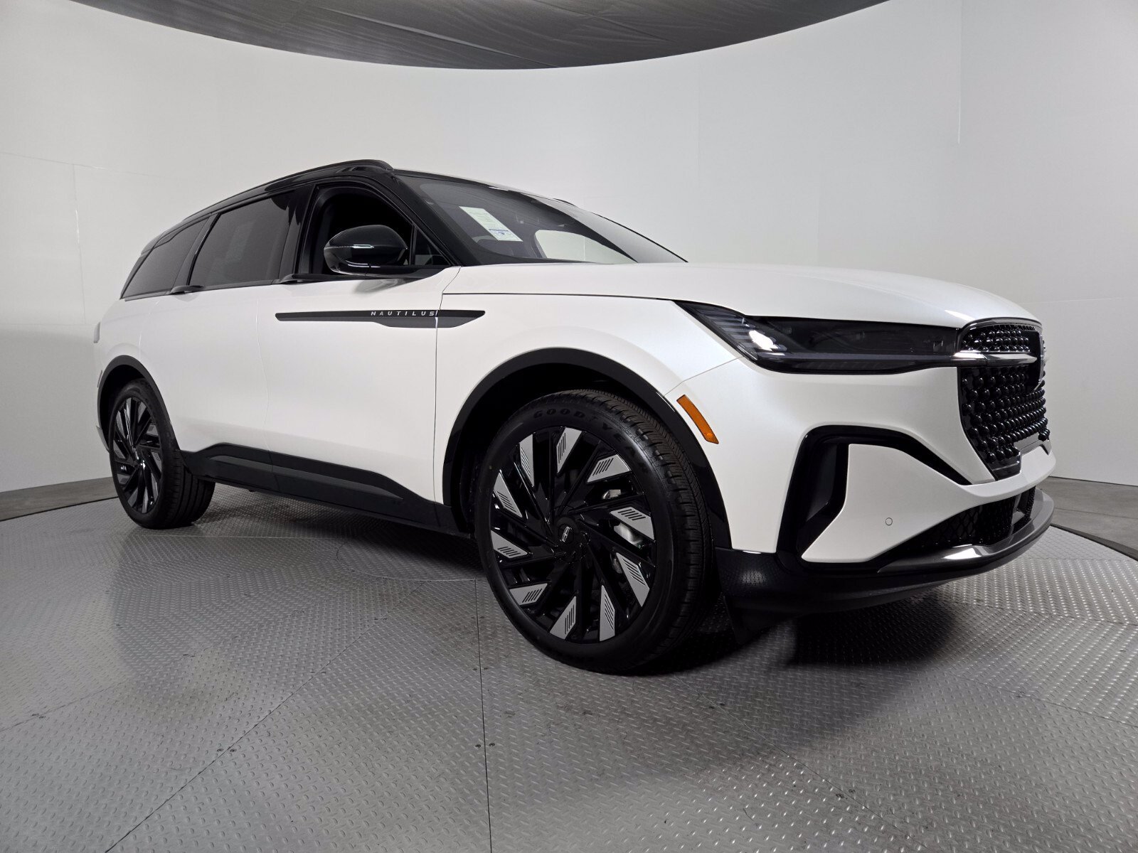 New 2026 Lincoln Nautilus Reserve AWD/4WD image 2