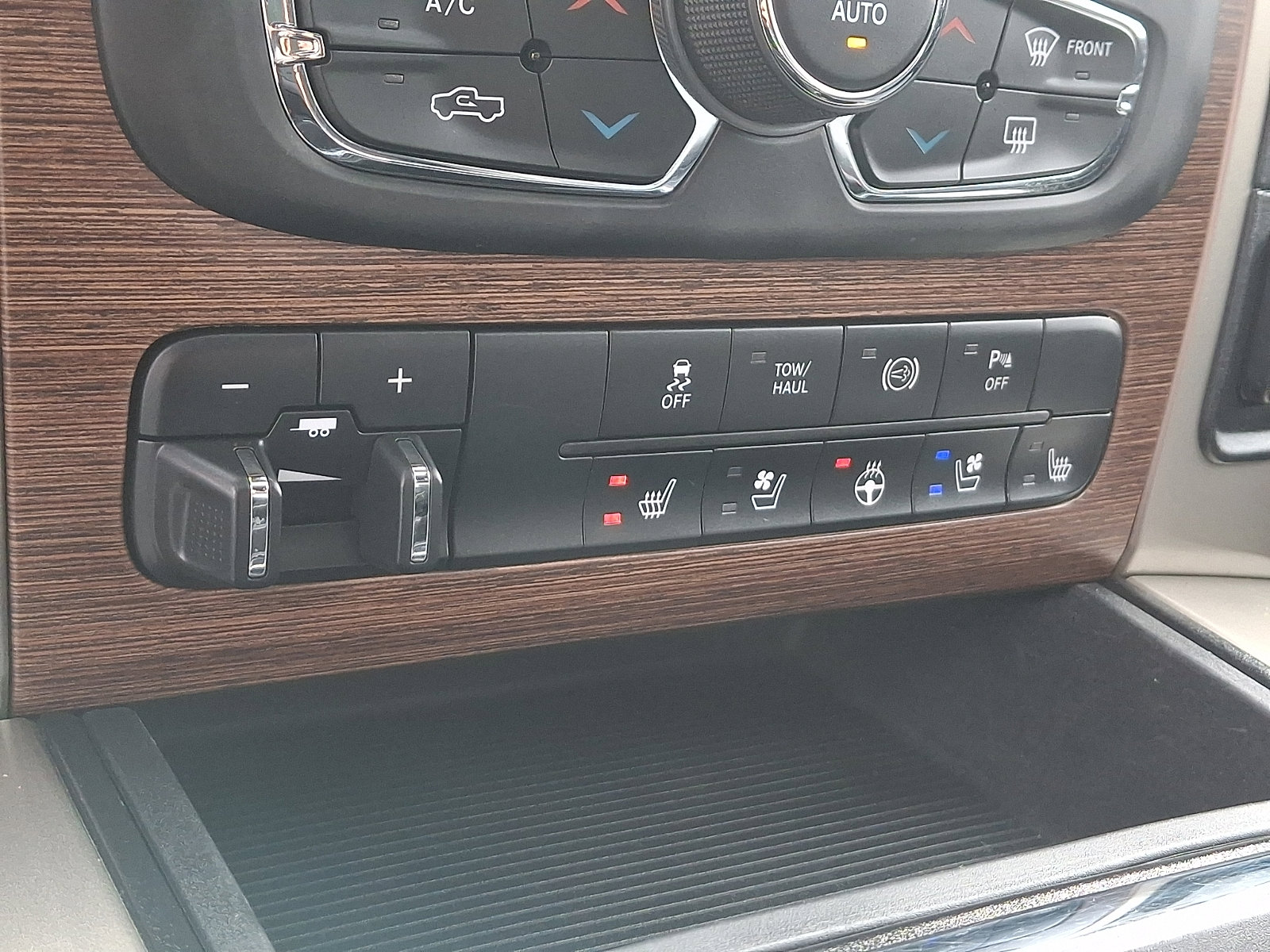 Used 2013 RAM 3500 Laramie image 22