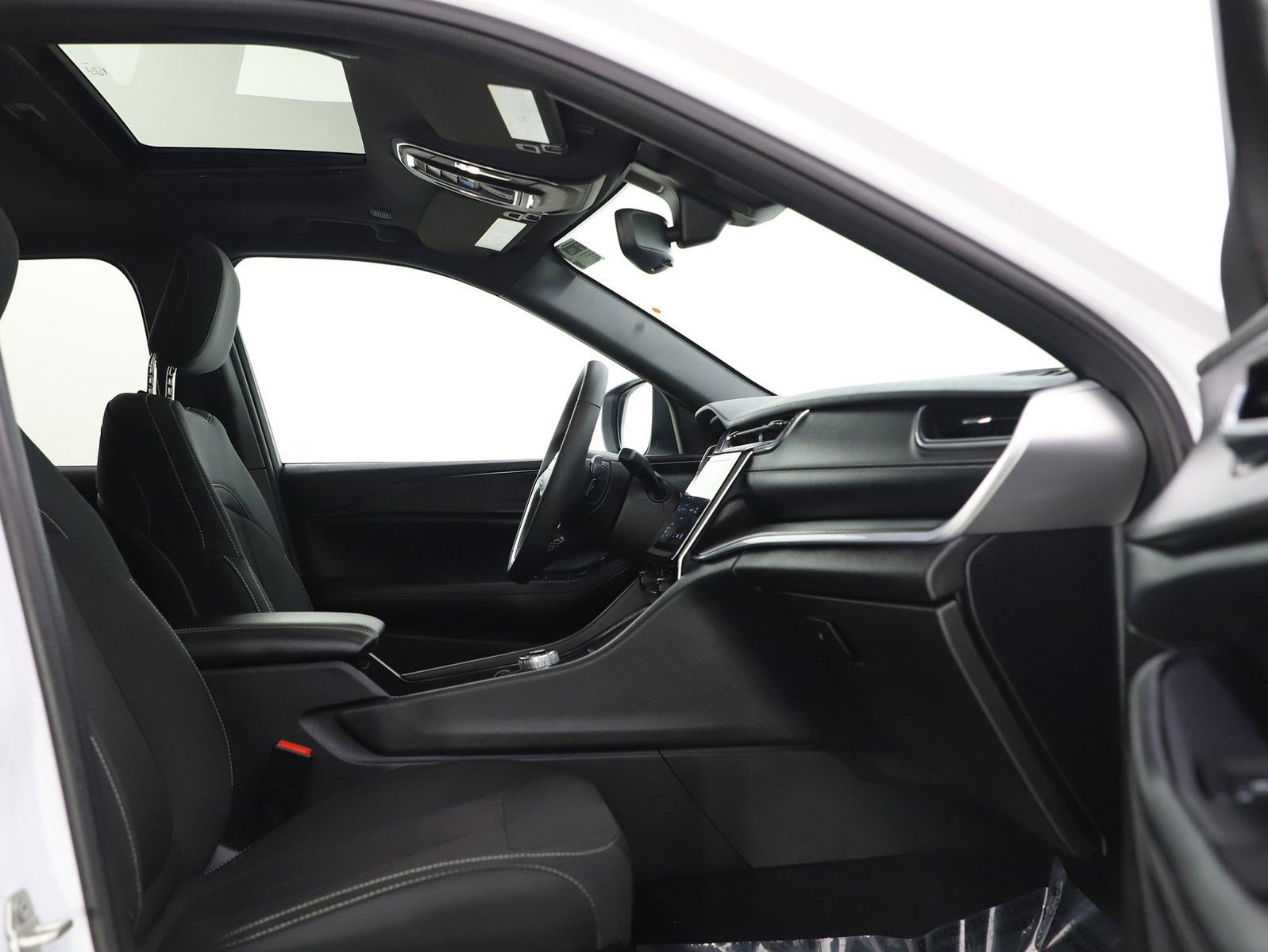 Used 2024 Jeep Grand Cherokee Laredo X w/ Luxury Tech Group I image 11