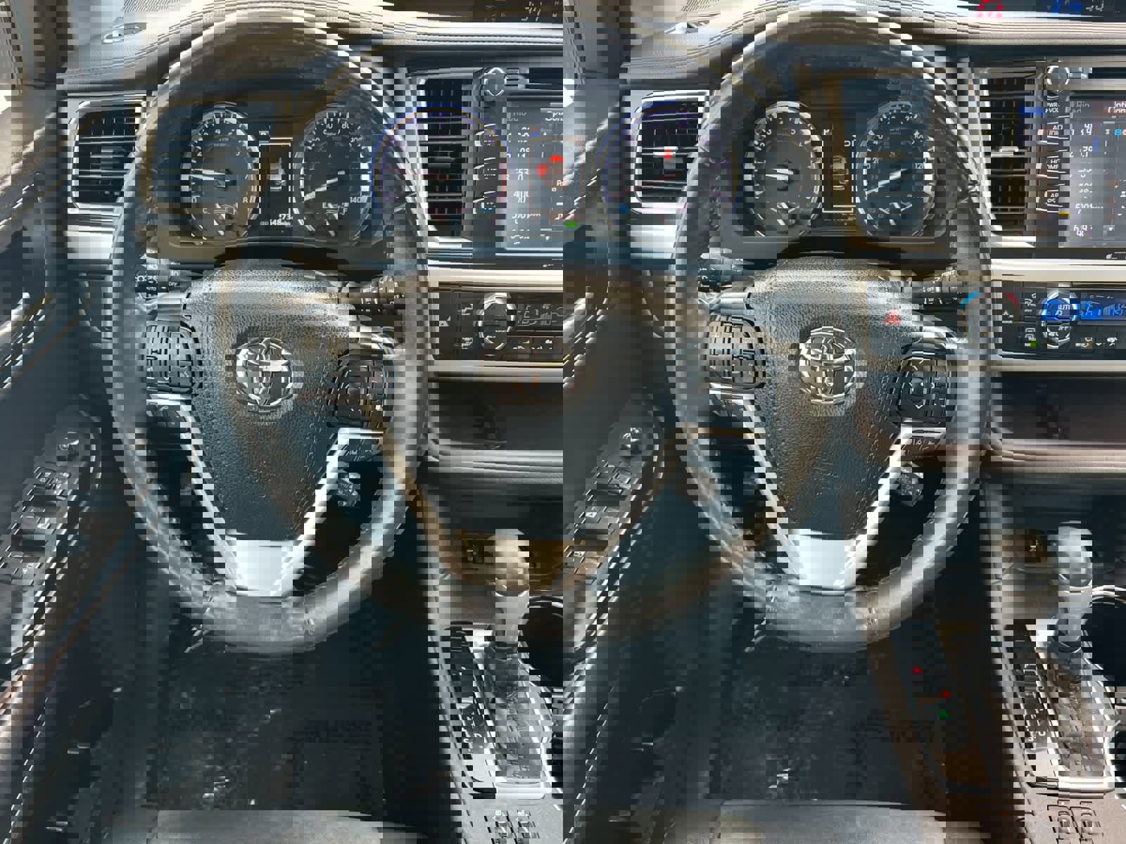 Used 2019 Toyota Highlander XLE image 14