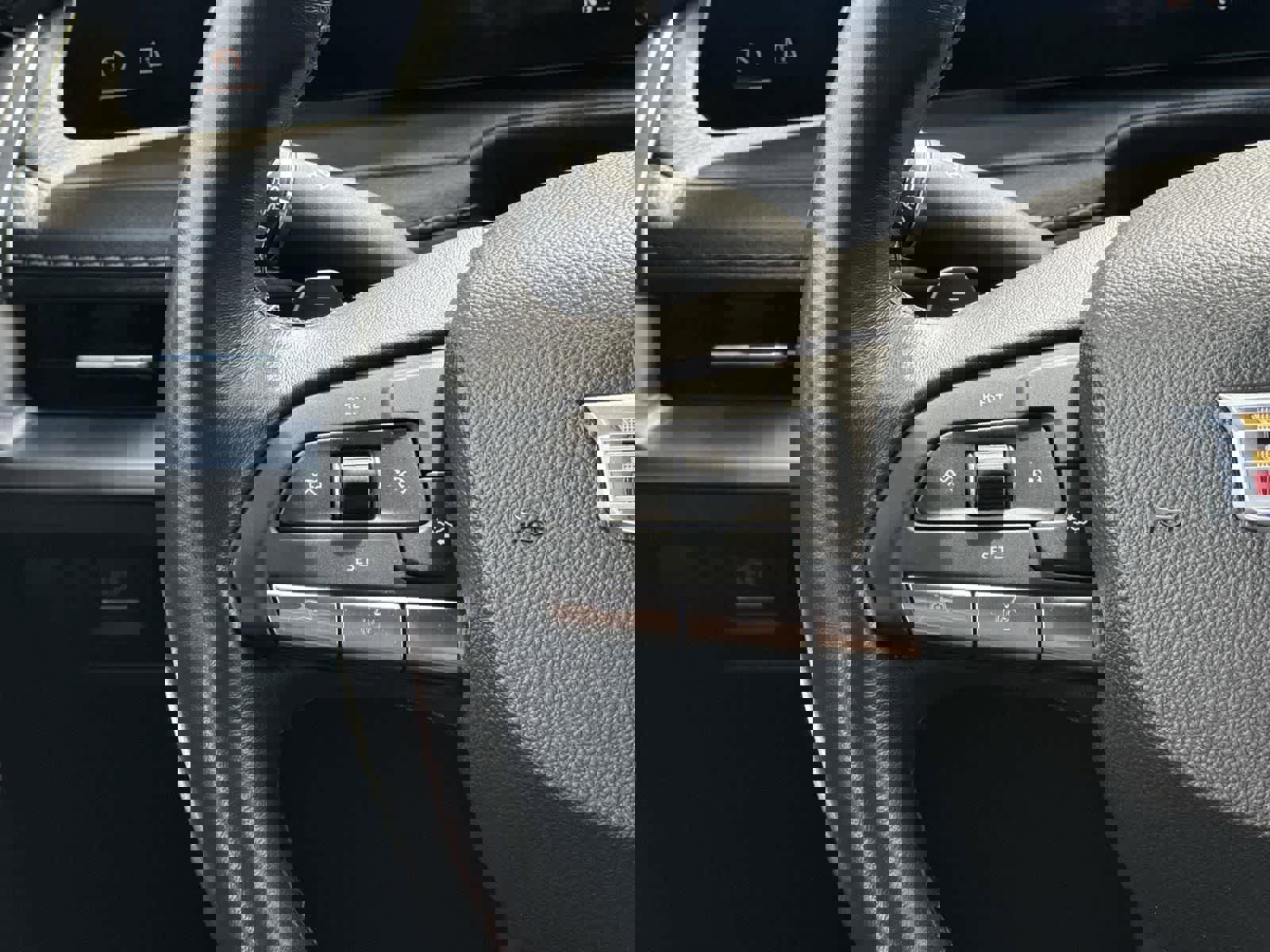 Used 2024 Cadillac XT4 Premium Luxury image 10