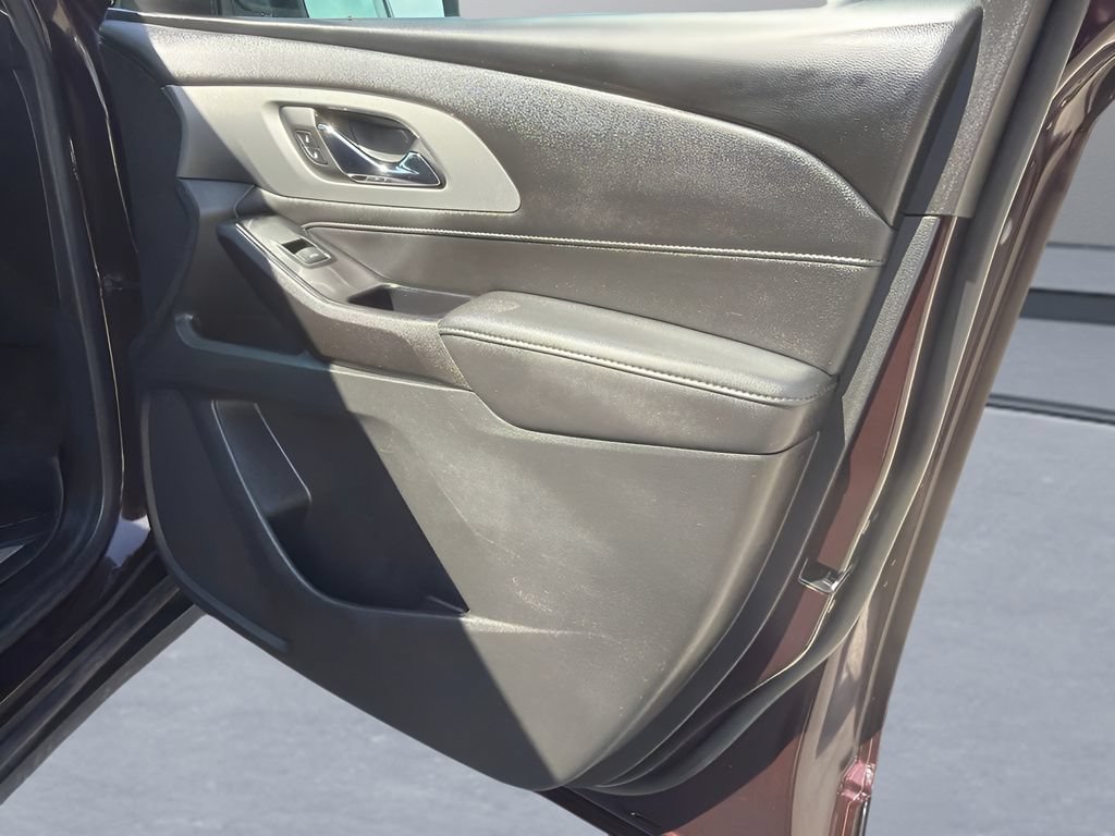 Used 2023 Chevrolet Traverse LT FWD image 8