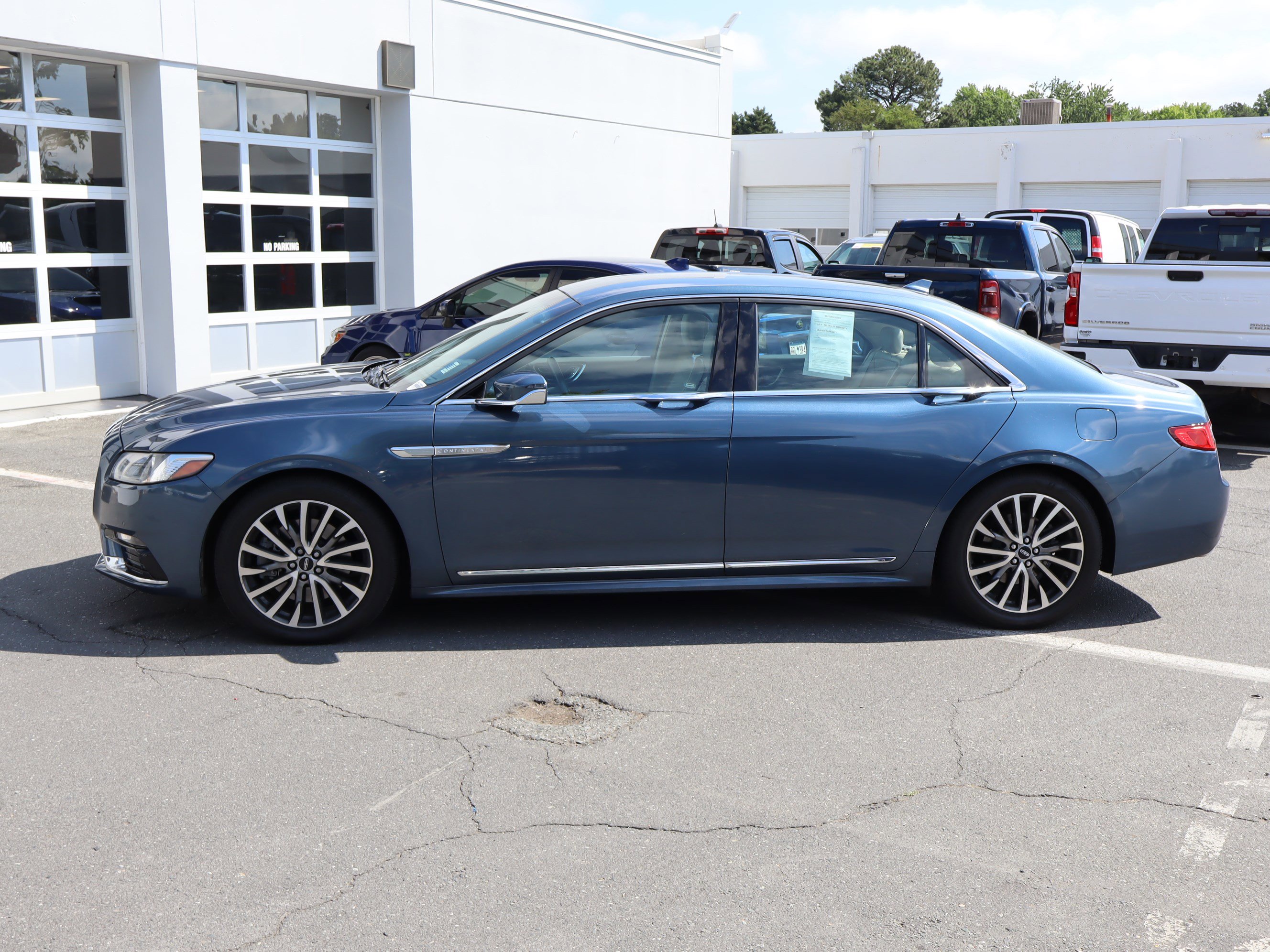Used 2018 Lincoln Continental Select FWD image 7