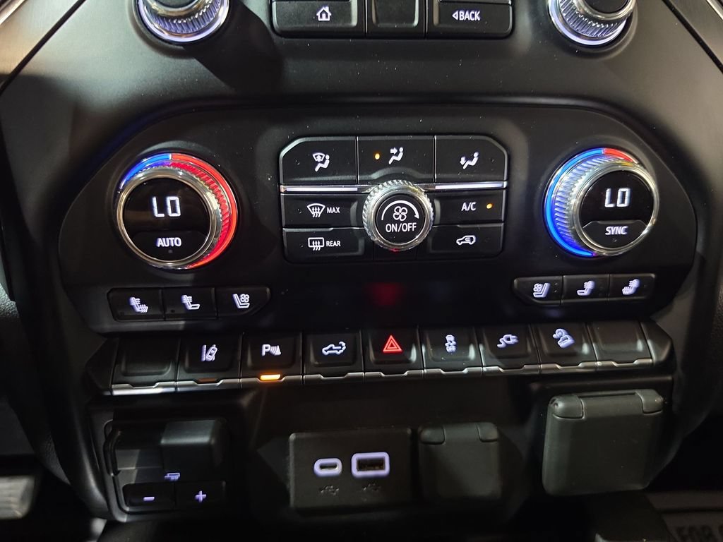 Used 2022 GMC Sierra 2500 AT4 w/ AT4 Preferred Package AWD/4WD image 16
