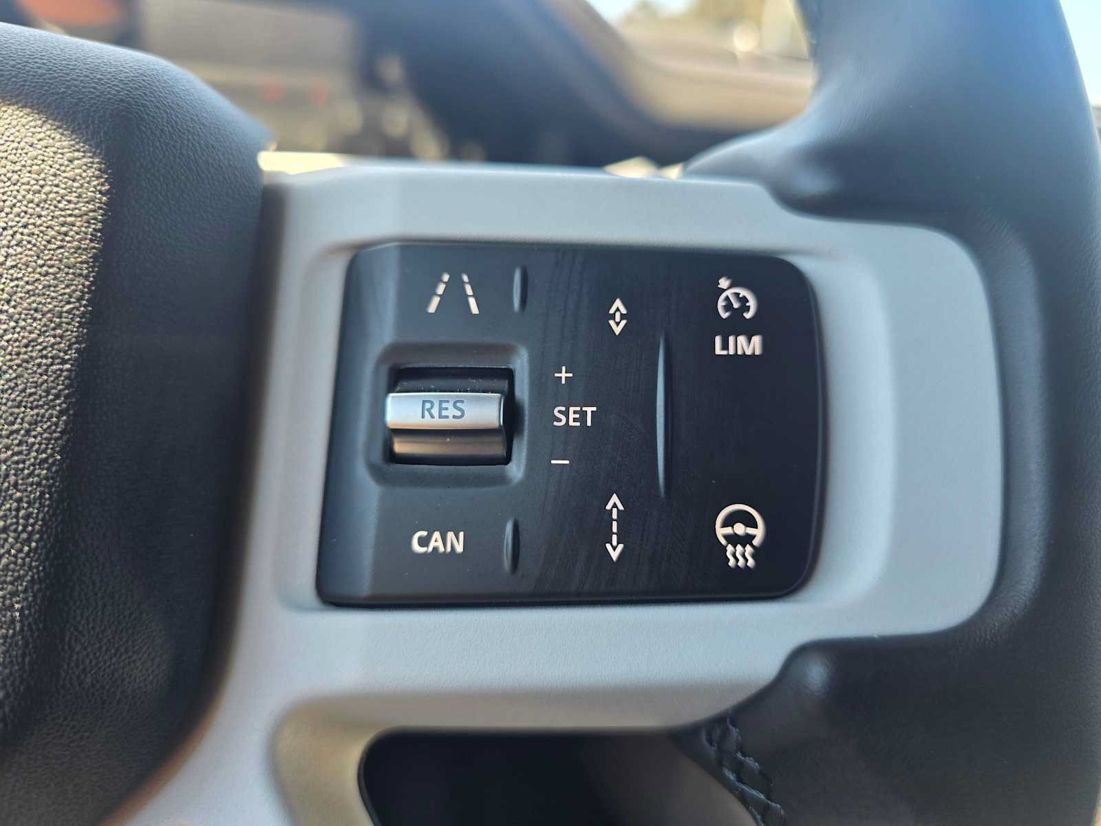 New 2026 Land Rover Defender 130 X-Dynamic SE AWD/4WD image 32