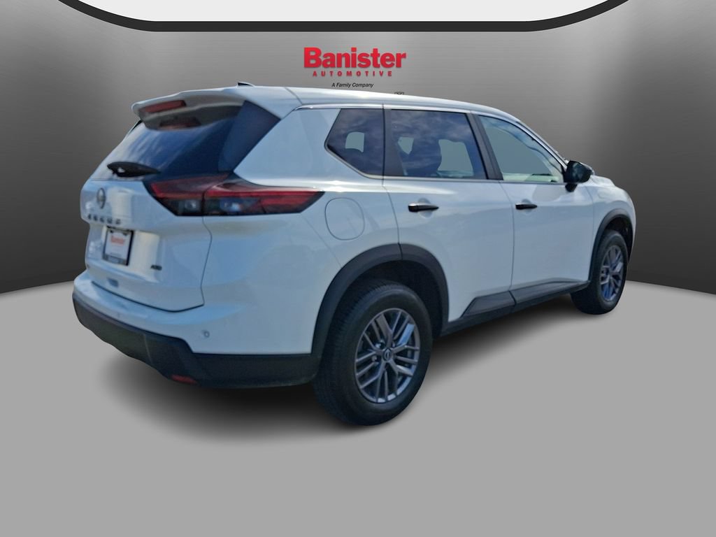 Used 2024 Nissan Rogue S AWD/4WD image 4