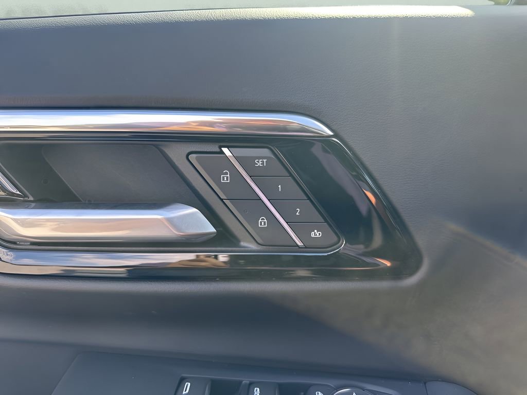 Used 2025 Chevrolet Tahoe High Country w/ Sun And Tow Package image 11