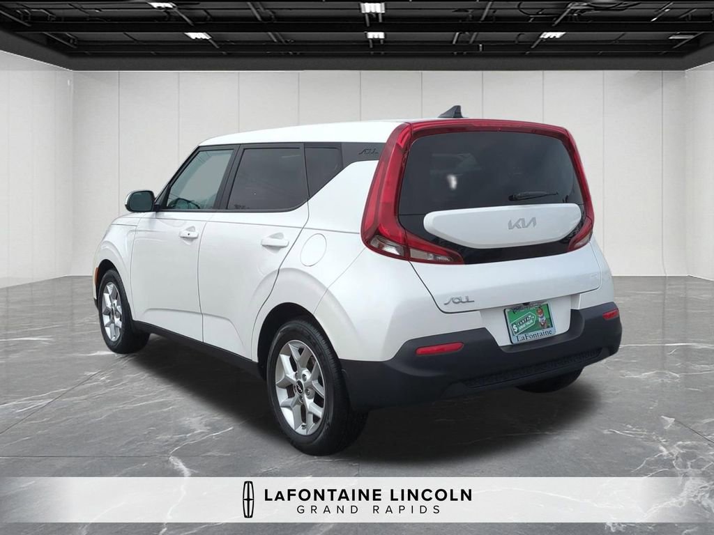 Used 2022 Kia Soul S image 3