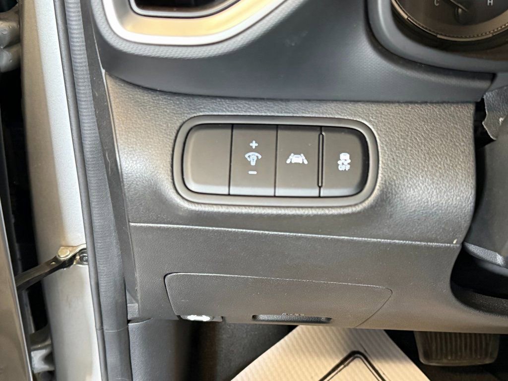 Used 2021 Hyundai Venue SE FWD image 19
