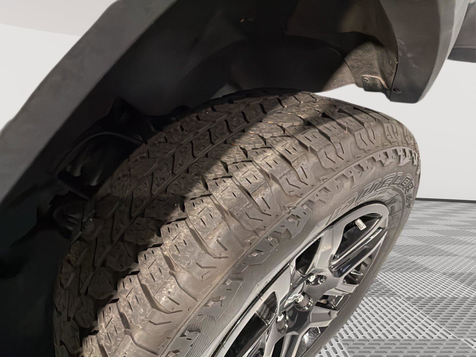 Used 2024 Chevrolet Colorado Trail Boss w/ Technology Package image 10