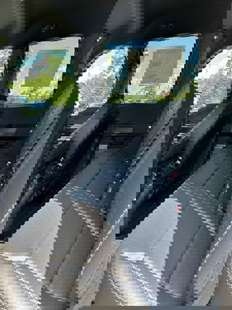 New 2025 Ford F150 Lariat w/ Equipment Group 501A Mid image 31